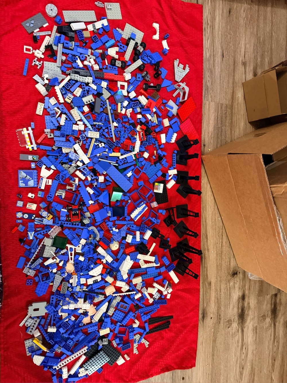 Legos mixed lot 4.9 lbs with Minecraft minifigures